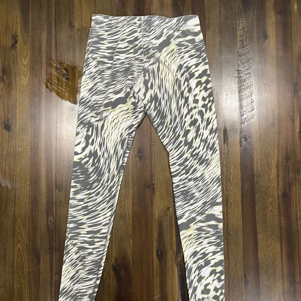 Nike Womens Leg-A-See Windblur Leggings Black White Abstract Mid Rise
